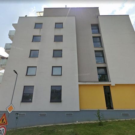 Alure Residences 1 & 24H Self Check-In, Free Parking In Front Of The Apartment Building, New Building, Terrace, Cafe With Breakfast In The Apartment Building, Next To The Aqua Park Банська Бистриця Екстер'єр фото