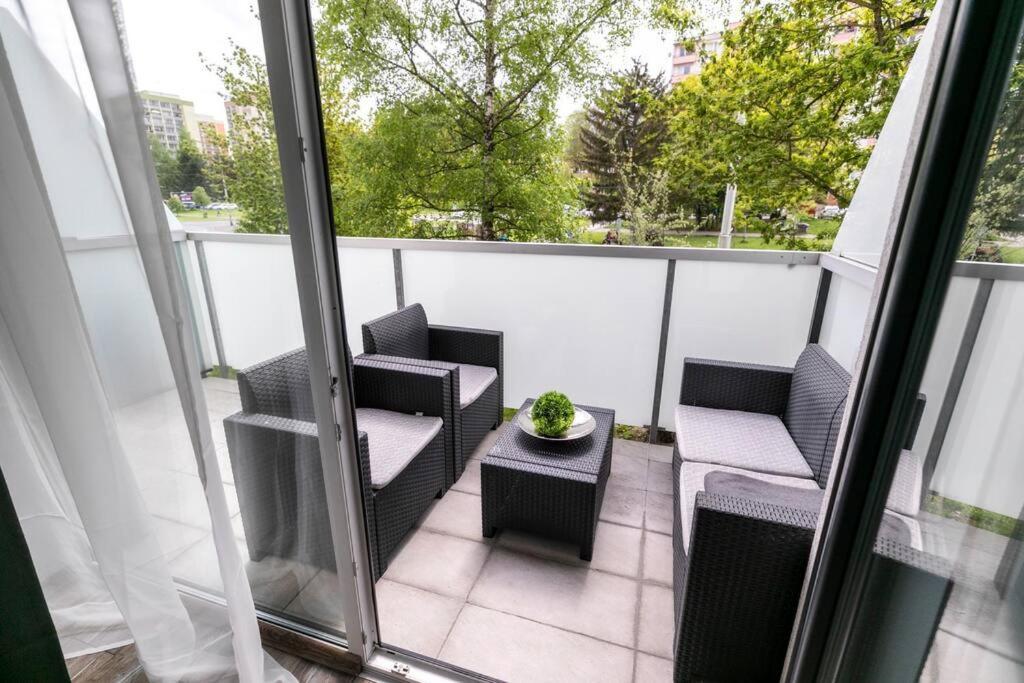 Alure Residences 1 & 24H Self Check-In, Free Parking In Front Of The Apartment Building, New Building, Terrace, Cafe With Breakfast In The Apartment Building, Next To The Aqua Park Банська Бистриця Екстер'єр фото