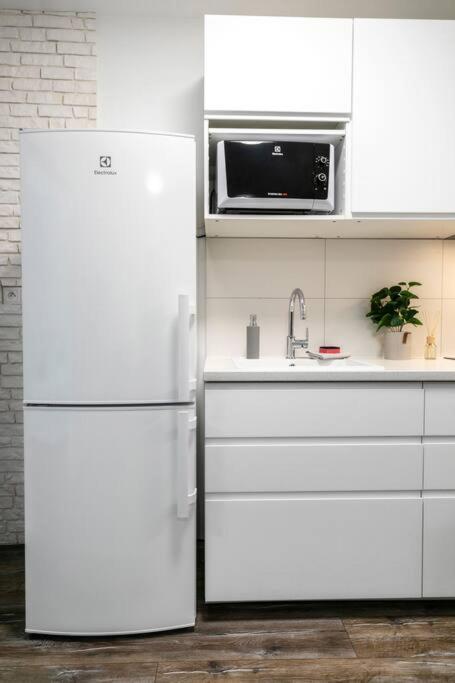 Alure Residences 1 & 24H Self Check-In, Free Parking In Front Of The Apartment Building, New Building, Terrace, Cafe With Breakfast In The Apartment Building, Next To The Aqua Park Банська Бистриця Екстер'єр фото
