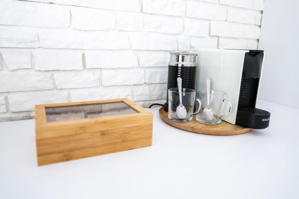 Alure Residences 1 & 24H Self Check-In, Free Parking In Front Of The Apartment Building, New Building, Terrace, Cafe With Breakfast In The Apartment Building, Next To The Aqua Park Банська Бистриця Екстер'єр фото