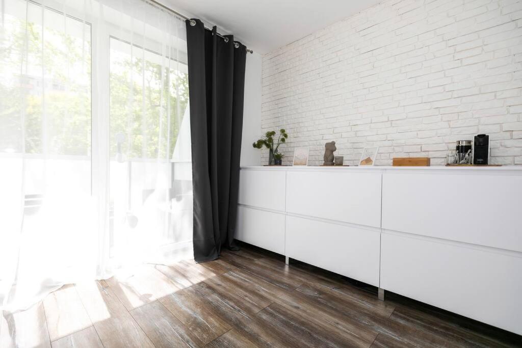 Alure Residences 1 & 24H Self Check-In, Free Parking In Front Of The Apartment Building, New Building, Terrace, Cafe With Breakfast In The Apartment Building, Next To The Aqua Park Банська Бистриця Екстер'єр фото