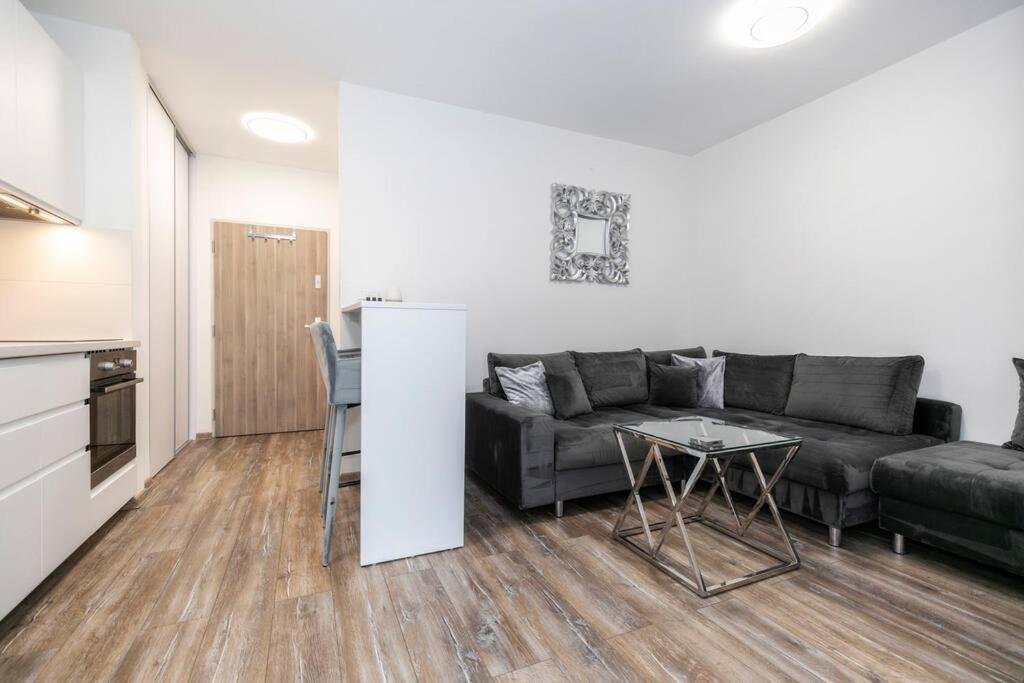 Alure Residences 1 & 24H Self Check-In, Free Parking In Front Of The Apartment Building, New Building, Terrace, Cafe With Breakfast In The Apartment Building, Next To The Aqua Park Банська Бистриця Екстер'єр фото