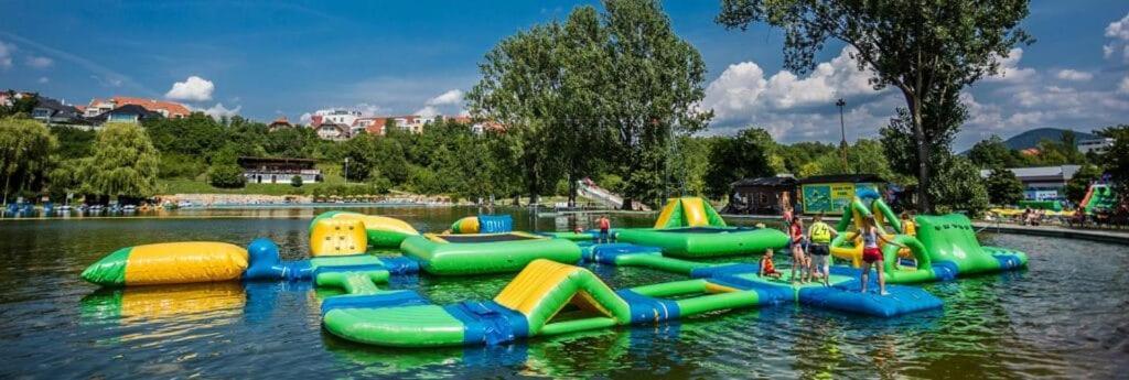 Alure Residences 1 & 24H Self Check-In, Free Parking In Front Of The Apartment Building, New Building, Terrace, Cafe With Breakfast In The Apartment Building, Next To The Aqua Park Банська Бистриця Екстер'єр фото