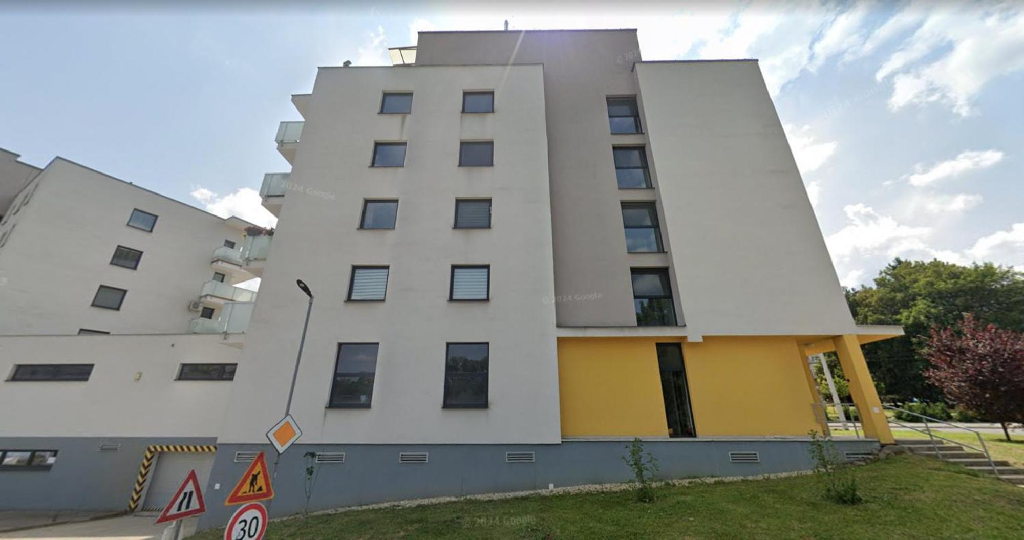Alure Residences 1 & 24H Self Check-In, Free Parking In Front Of The Apartment Building, New Building, Terrace, Cafe With Breakfast In The Apartment Building, Next To The Aqua Park Банська Бистриця Екстер'єр фото